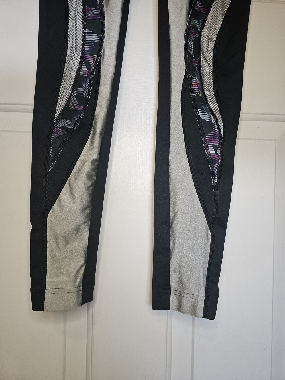 FILA Black Leggings with Gray Panels and Purple Mesh Accents Women's Sz S - Picture 4 of 10